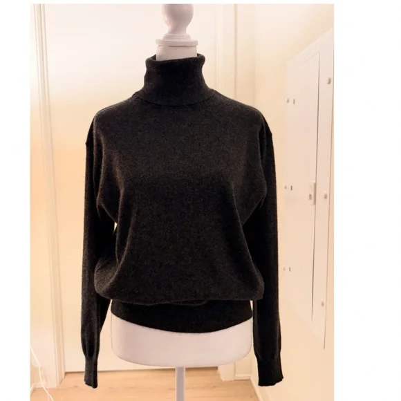 NWOT | Bloomingdale’s 100% Cashmere Women's Turtleneck | Size Medium - Picture 1 of 7
